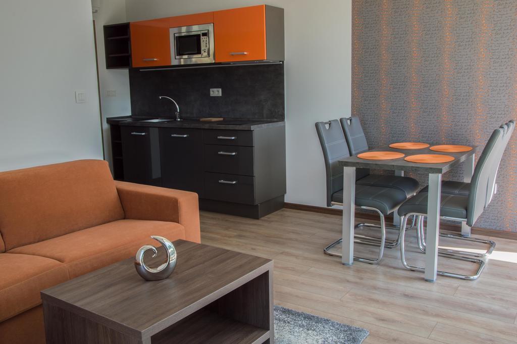 Apartmanovy Dom Krivan Bešeňová Exteriör bild