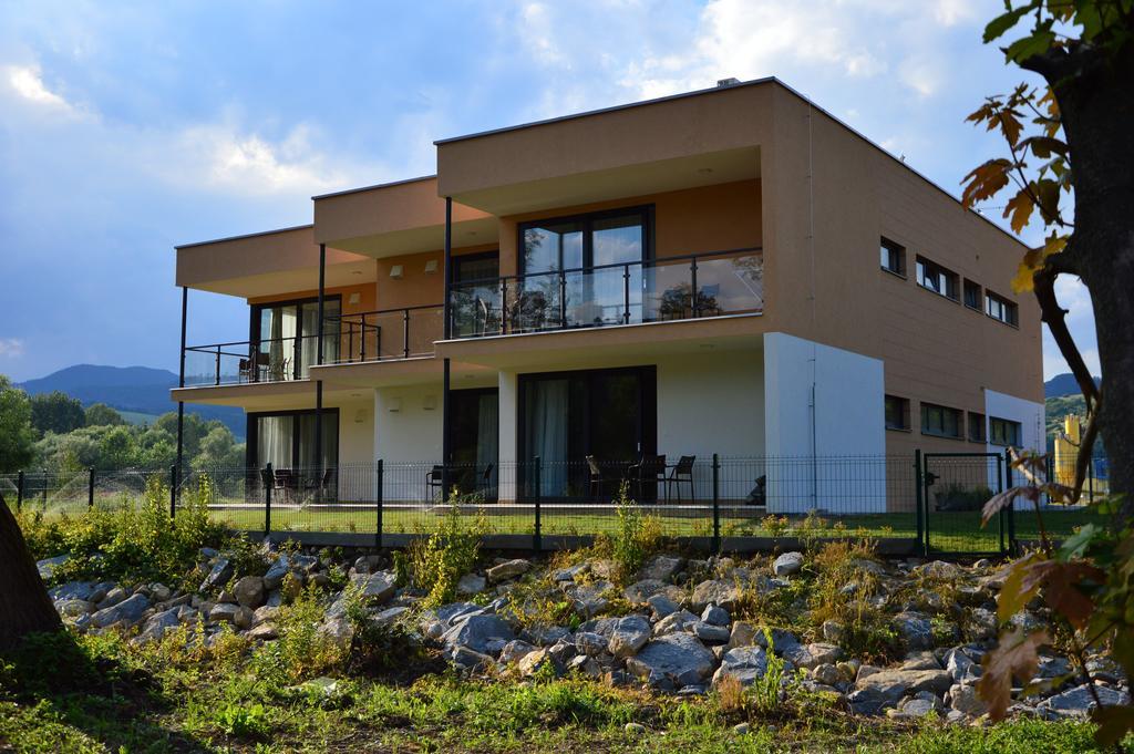 Apartmanovy Dom Krivan Bešeňová Exteriör bild