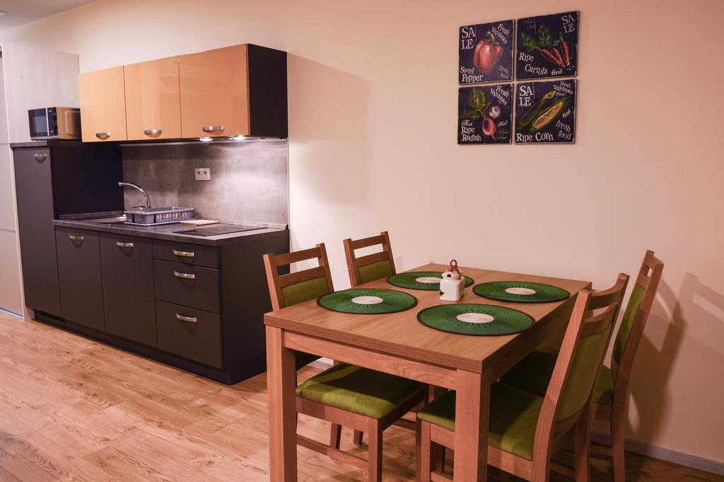 Apartmanovy Dom Krivan Bešeňová Exteriör bild