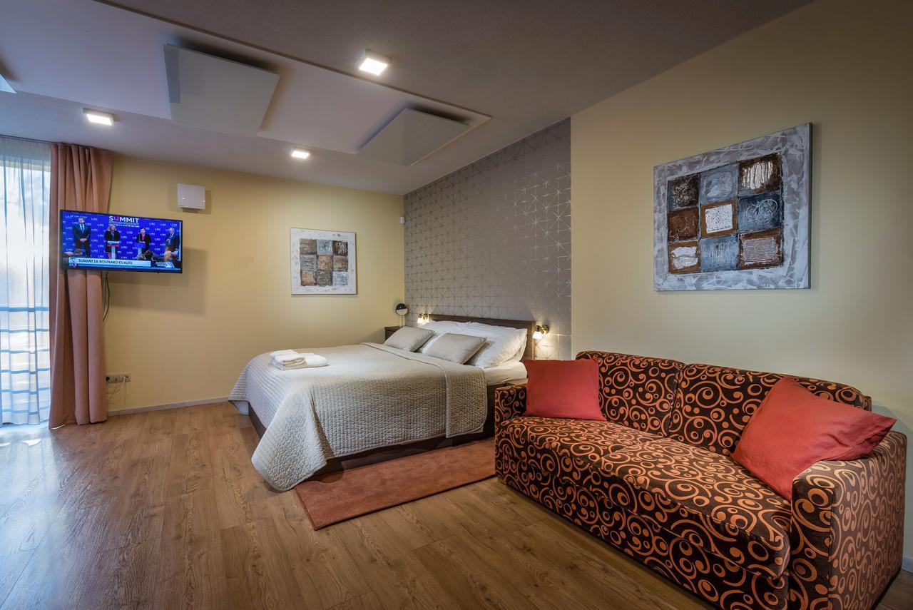 Apartmanovy Dom Krivan Bešeňová Exteriör bild