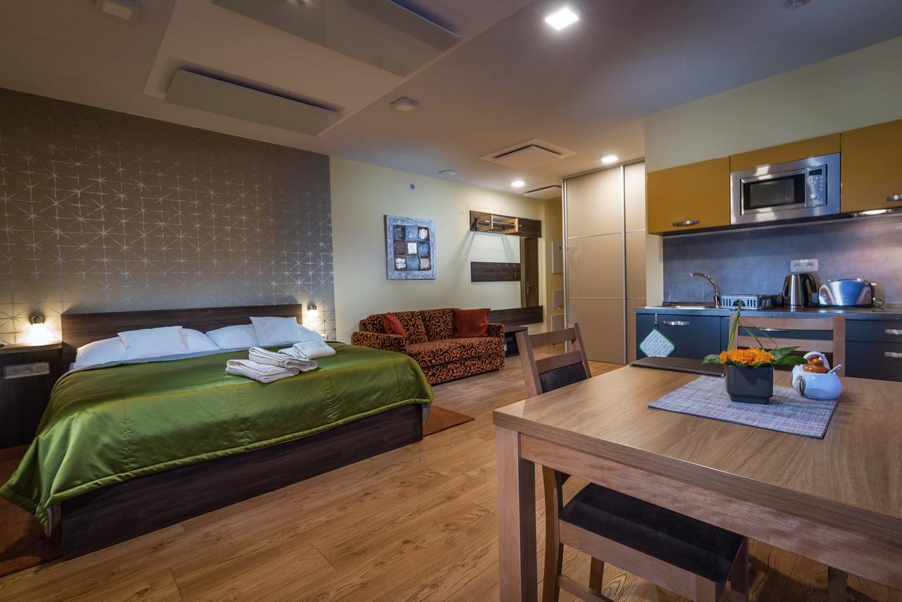 Apartmanovy Dom Krivan Bešeňová Exteriör bild