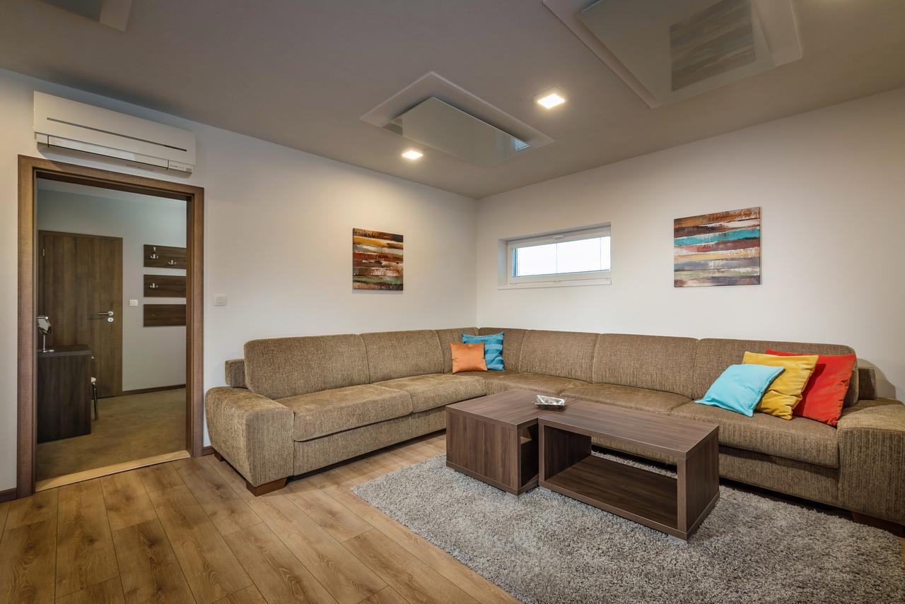 Apartmanovy Dom Krivan Bešeňová Exteriör bild
